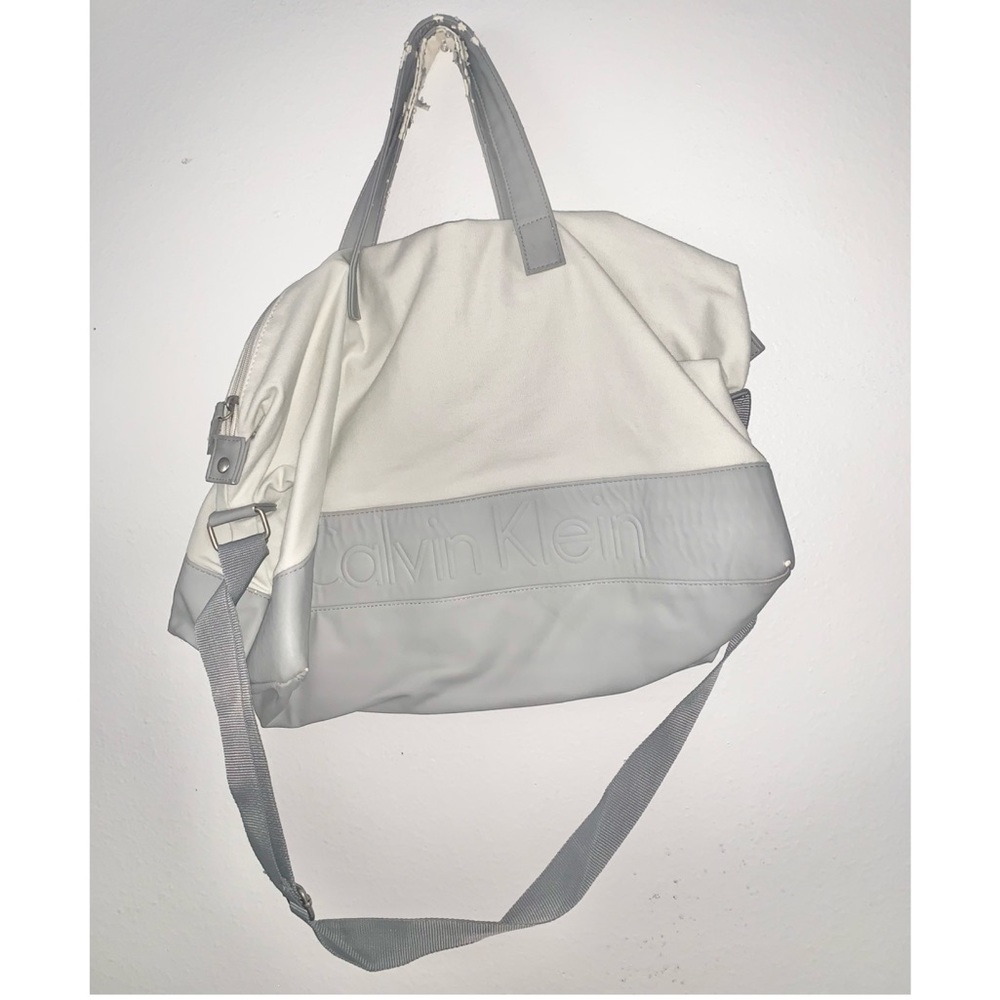 CALVIN KLEIN DUFFLE TRAVEL BAG - Picture 2 of 3
